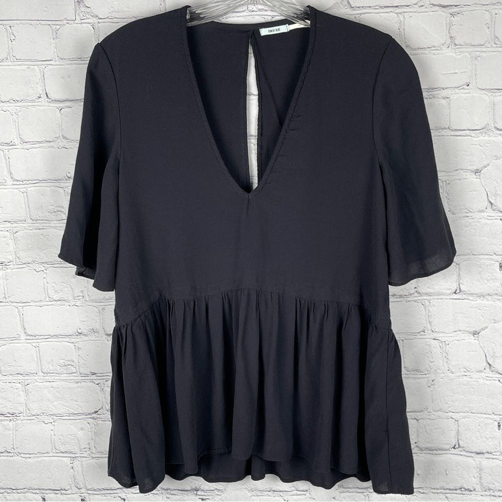 KIMCHI BLUE | URBAN OUTFITTERS black flowy v-neck peplum top, size XS